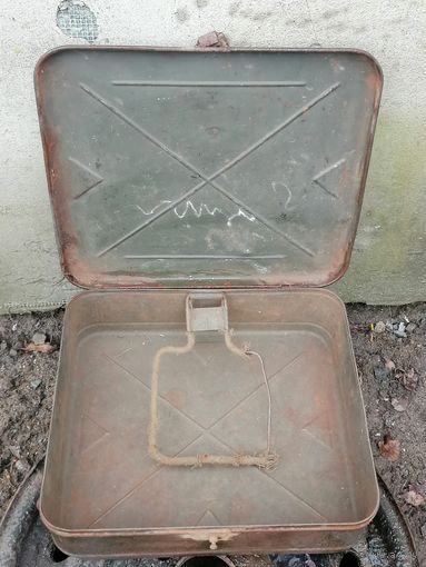 Ящик, короб для противогазов.