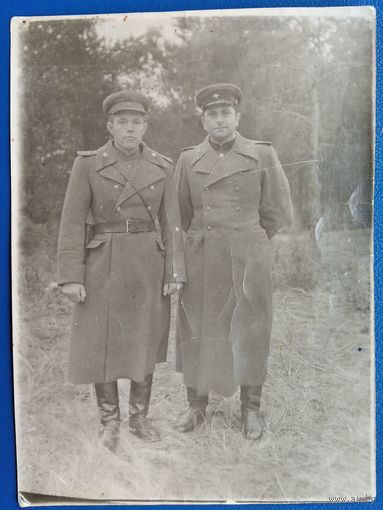 Фото двух военных. 1944 г. 8.5х11 см.