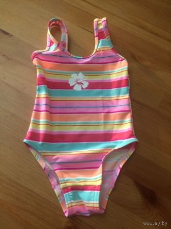 Красивый купальник на 6-12 месяцев (11 кг). Носили мало, состояние хорошее.