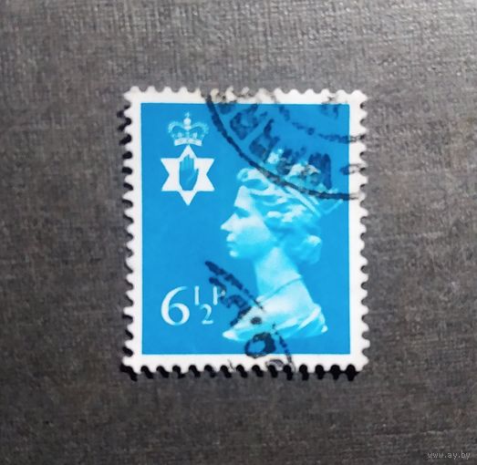 Марка Великобритания (Сев.Ирландия) 1976 год Королева