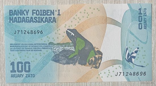 Банкнота 100 ариари. 2017 год, Мадагаскар. Лягушка. НЕ БЫЛА В ОБОРОТЕ