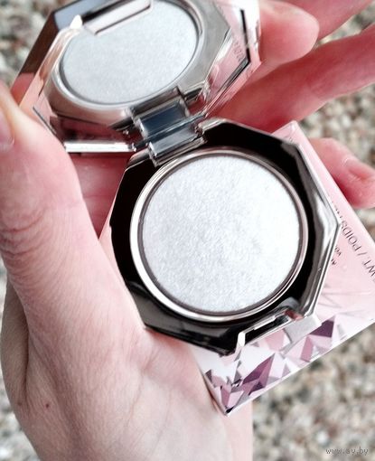Миниверсия хайлайтера (спаркла) Fenty Beauty By Rihanna Diamond Bomb How many carats?! 2.8 гр