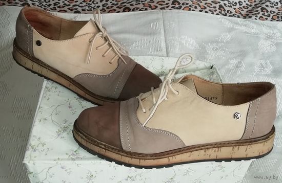 Красивые спортивные туфли Марко из натуральной кожи нубук в кофейно-бежевом цвете, 39 размер, удобные, лёгкие, в прекрасном состоянии.