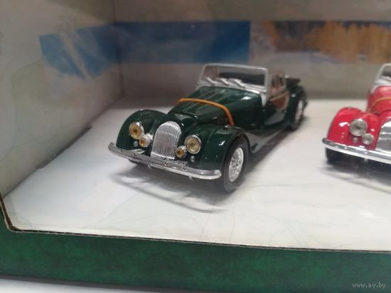 Cararama Morgan Plus Eight - 1/43 (зелёный)