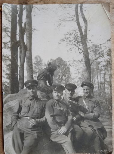 Фото группы красных командиров. 1930-е г. 12х17.5 см.