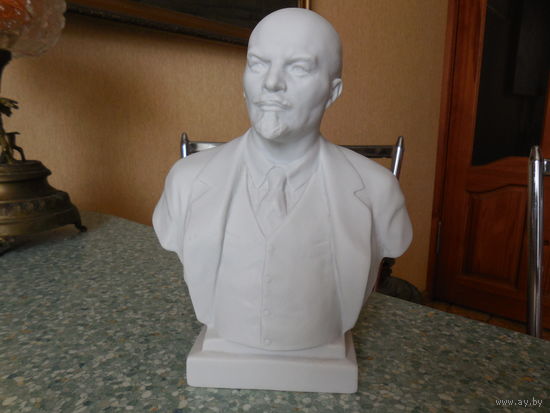 Бюст Ленин ЛФЗ . Автор Боголюбов Ингал. Клеймо.