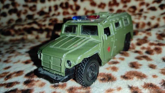 Военный автомобиль