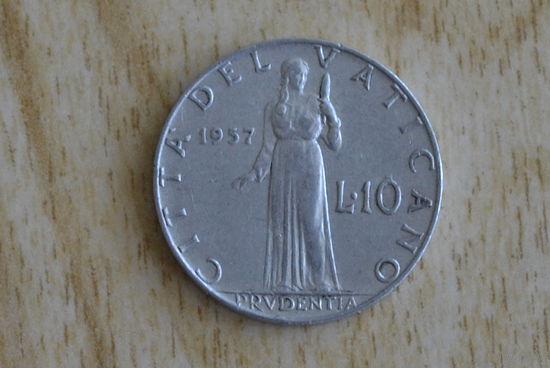Ватикан 10 лир 1957 с 1 руб