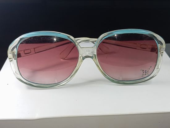 Очки стиле оверсайз с формой линз Бабочка . Дизайн характерен для 1970-х   годов .Предсезонная распродажа Винтажных солнцезащитных очков разных брендов и некоторые из СССР ,  С  рубля !