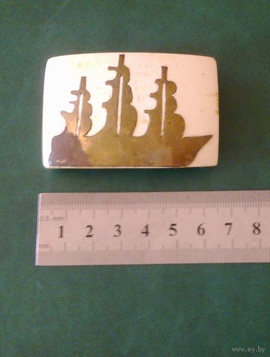 Пряжка пряга с кораблём