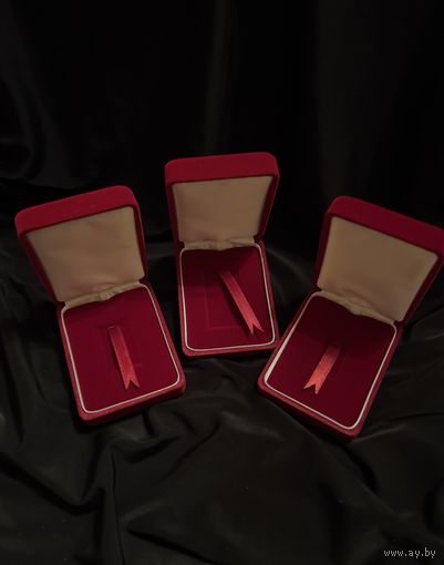 Бархатный футляр для золотого мерного слитка НБ РБ: 5, 10, 20гр. Упаковка: коробка.