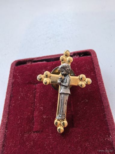 Значок тяжёлый, позолота.