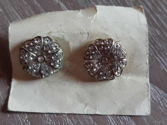 Серьги гвоздики