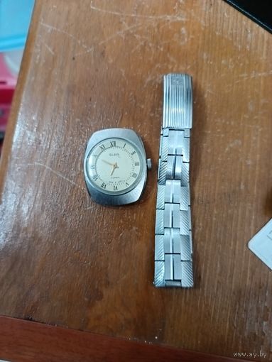 Часы слава женские рабочие. С браслетом.