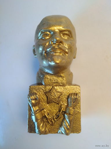 Бюст В.И. Ленина.