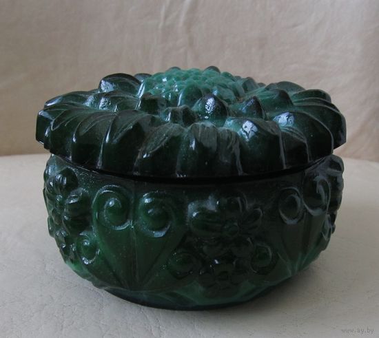 Все лоты с рубля.Шкатулка,малахитовое стекло,старая Чехия