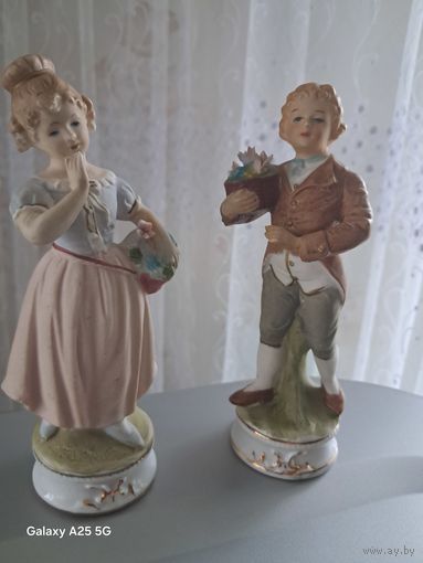 Фарфоровая статуэтка