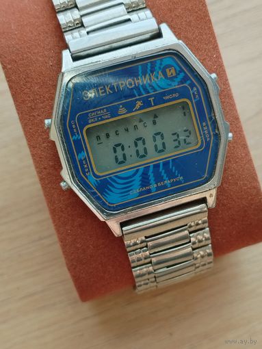 Часы "электроника" рабочие. Браслет.