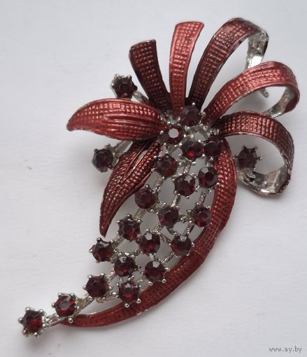 Брошь. Гранатовые кристаллы. Камета