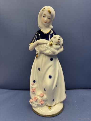 Статуэтка фарфор дама с собачкой