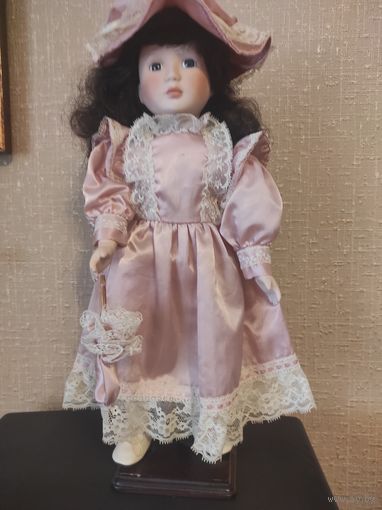 Кукла фарфоровая коллекционная, винтаж