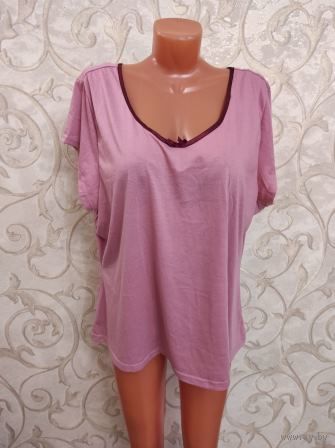 Майка розового цвета на 62-64 размер. Замеры: ПОгруди 67 см, длина 67 см. б/у, состояние хорошее.