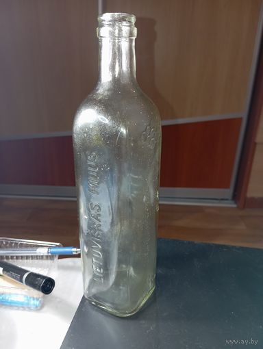 Винтажная бутылка от " Литовской медовухи " 0.5 литра . Клеймо SFР Стекольная Фабрика Риги