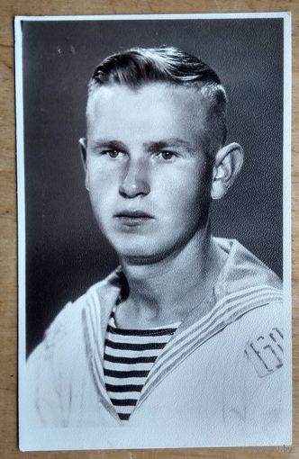 Фото студийное матроса Балтфлота. 1960-е 9х14 см.