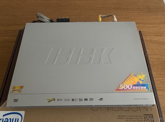 Видеомагнитофон BBK с микрофоном и диском с 500 песен для караоке