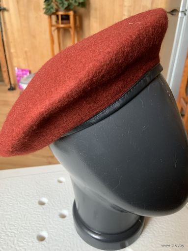 НОВЫЙ краповый берет из натур .шерсти 2005 года.