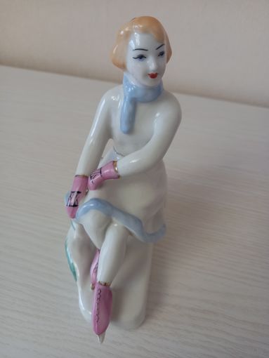 Статуэтка фарфоровая СССР,  коникобежка, фигуристка