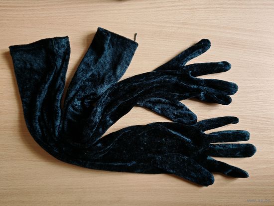Длинные велюровые перчатки