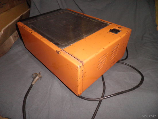 Электрошашлычниц с электроприводом вращения шампуров времён СССР.