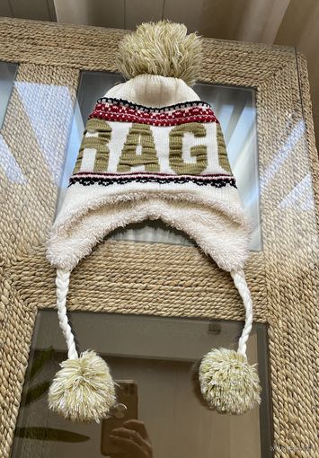 Шапка теплая зимняя привезена из Праги