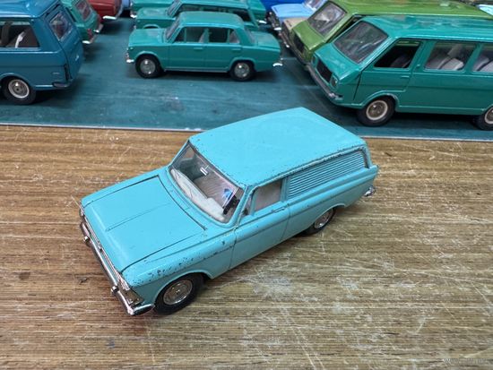 Москвич 433 номерной А5, редкий ментоловый цвет. Вечер четверга в зеленых, и не только, тонах. Ставим будильник на 22-00 и пополняем свои собрания!