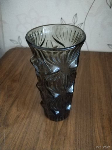 Ваза ссср цветное стекло. Чорная.