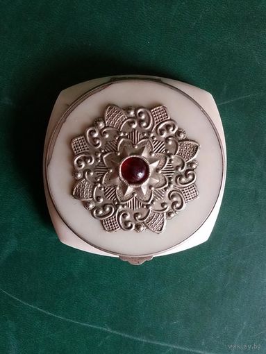 Пудреница СССР Прибалтика Рига