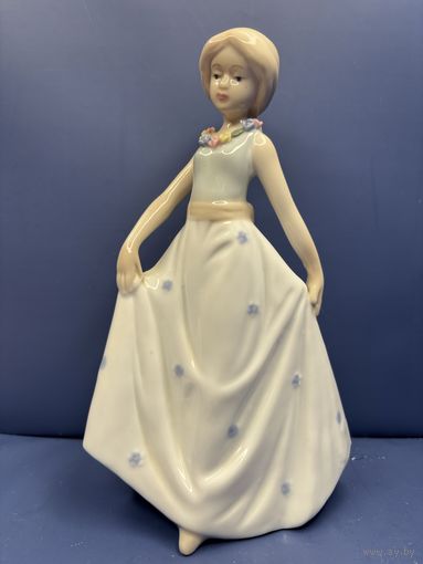 Статуэтка фарфор девочка