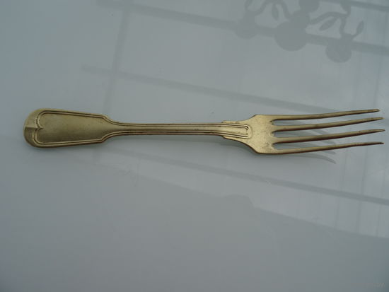 Вилка столовая, старинная, царская Россия, латунь (бронза?), дл.20 см