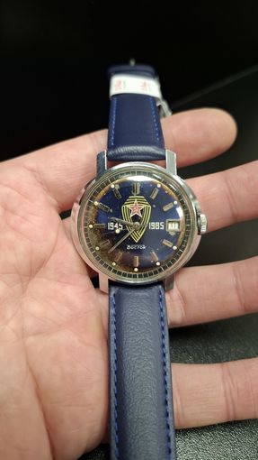 Не частые часы Восток 1945 - 1985 СССР. Идут. Точность не проверял. Без репассажа. Состояние на фото. Ремешок если без торга.