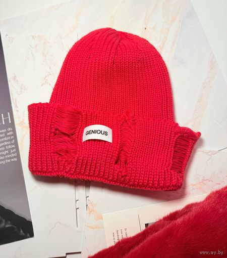 Шапка красная зимняя