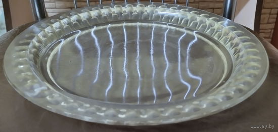 Поднос, тарелка, стекло. Клеймо Уршельский стеклозавод им. 10 годовщины Октября. пос. Уршель, Гусь-Хрустальный р-н, Владимирская обл., 1973-1983 гг.