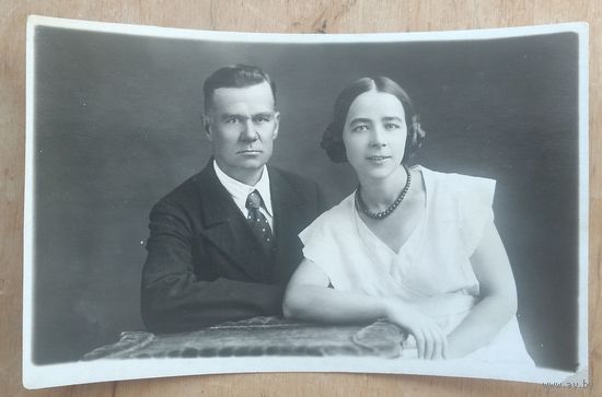 Фото мужчины и женщины. Бийск. 1930-е. 9х12 см