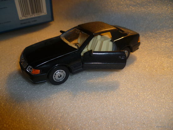 Модель авто "Mercedes Benz 500 SL". 1:40.