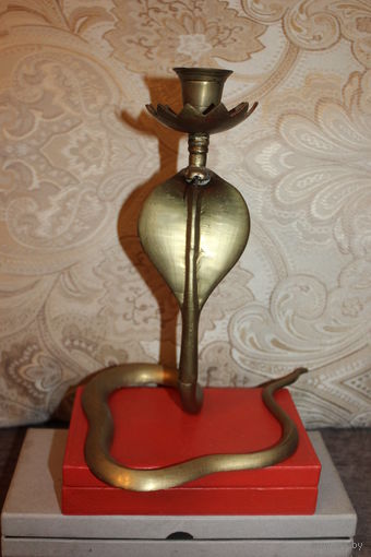 Тяжёлый, латунный подсвечник "Кобра", высота 24.5 см., Индия.
