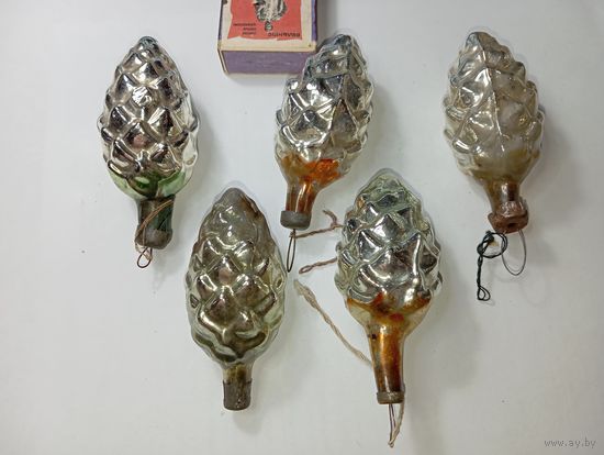 Ёлочная игрушки , Шишки . СССР .