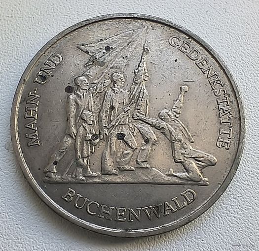 Германия - ГДР 10 марок, 1972 Мемориал "Бухенвальд" около Веймара 1-6-8