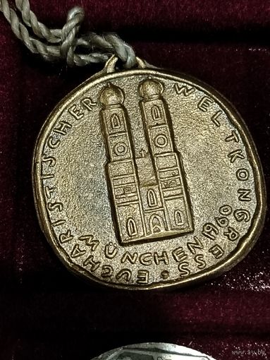 Медаль, конгресс в мюнхине 1960 г с инкрустацией