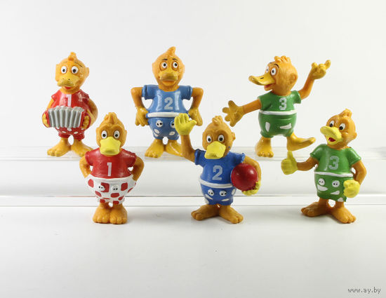Фигурка "Drollinge" - утёнок Knibbel #3 (Knuddel #1, Knax #2, duck утка). Талисман маскот (mascot) немецкой ТВ программы "1, 2 oder 3". Schleich S (Шляйх) W.Germany Западная Германия ZDF 1 Althofer 84