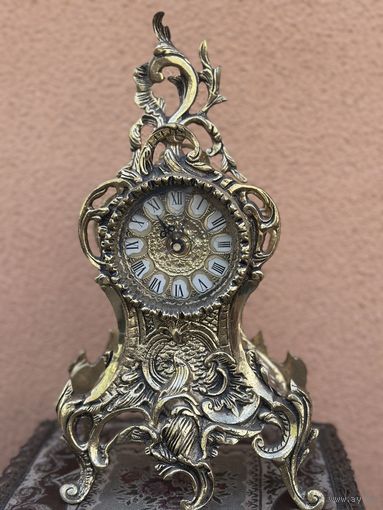 Красивые настольные тяжелые кварцевые часы, Европа, латунь, много лотов с рубля